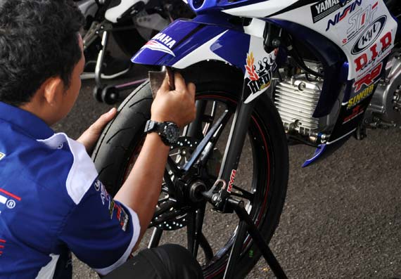  Ban Balap IRC Hadir di PRJ  Ban baru lainnya yang ditunggu-tunggu para penggemar drag bike adalah Speed King. 