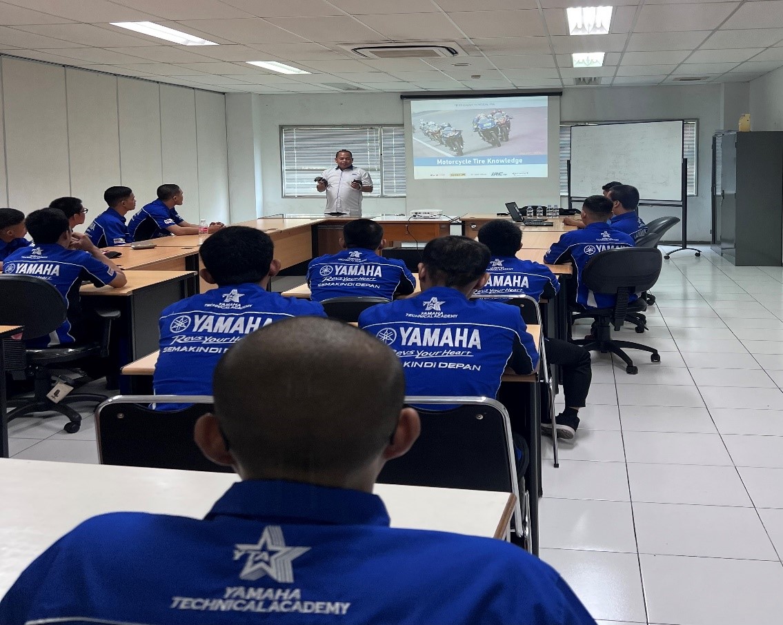 IRC Tire memberikan training produk di Yamaha Engineering School